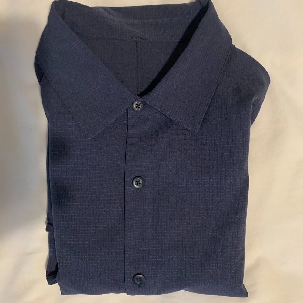 Lulelmon full buttondown short-sleeve L